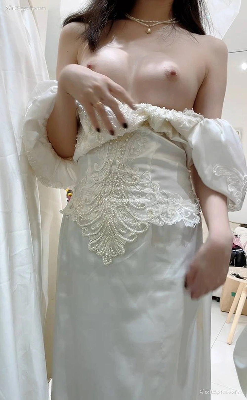 1P - 风骚少妇网红@娇妻日记尺度私拍视图