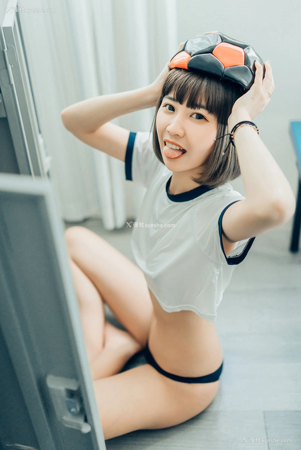 1P - 青春果宝宝运动服体操室无圣光写真