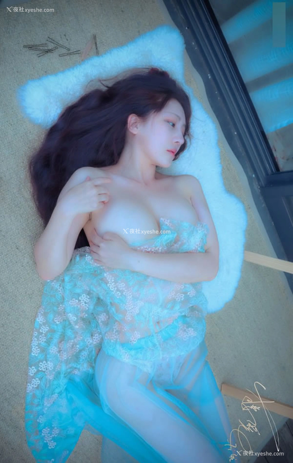1P - 网红美女樱晚gigi薄纱遮不住的丰乳肥臀