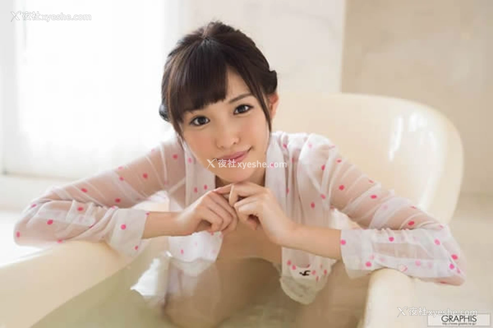 1P - Graphis人体清新美少女桥本有菜之红苹果无圣光人体艺术套图