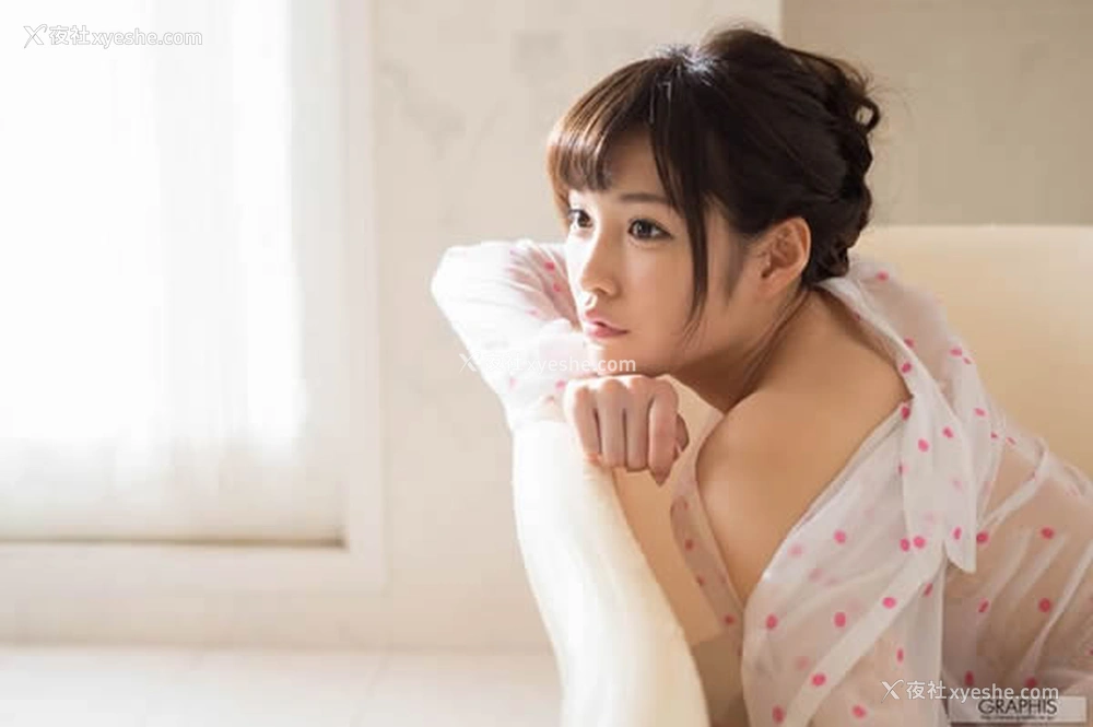1P - Graphis人体清新美少女桥本有菜之红苹果无圣光人体艺术套图