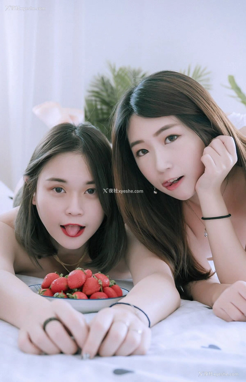 1P - 正点美女三姐妹的情欲生活-黎妍无圣光图集