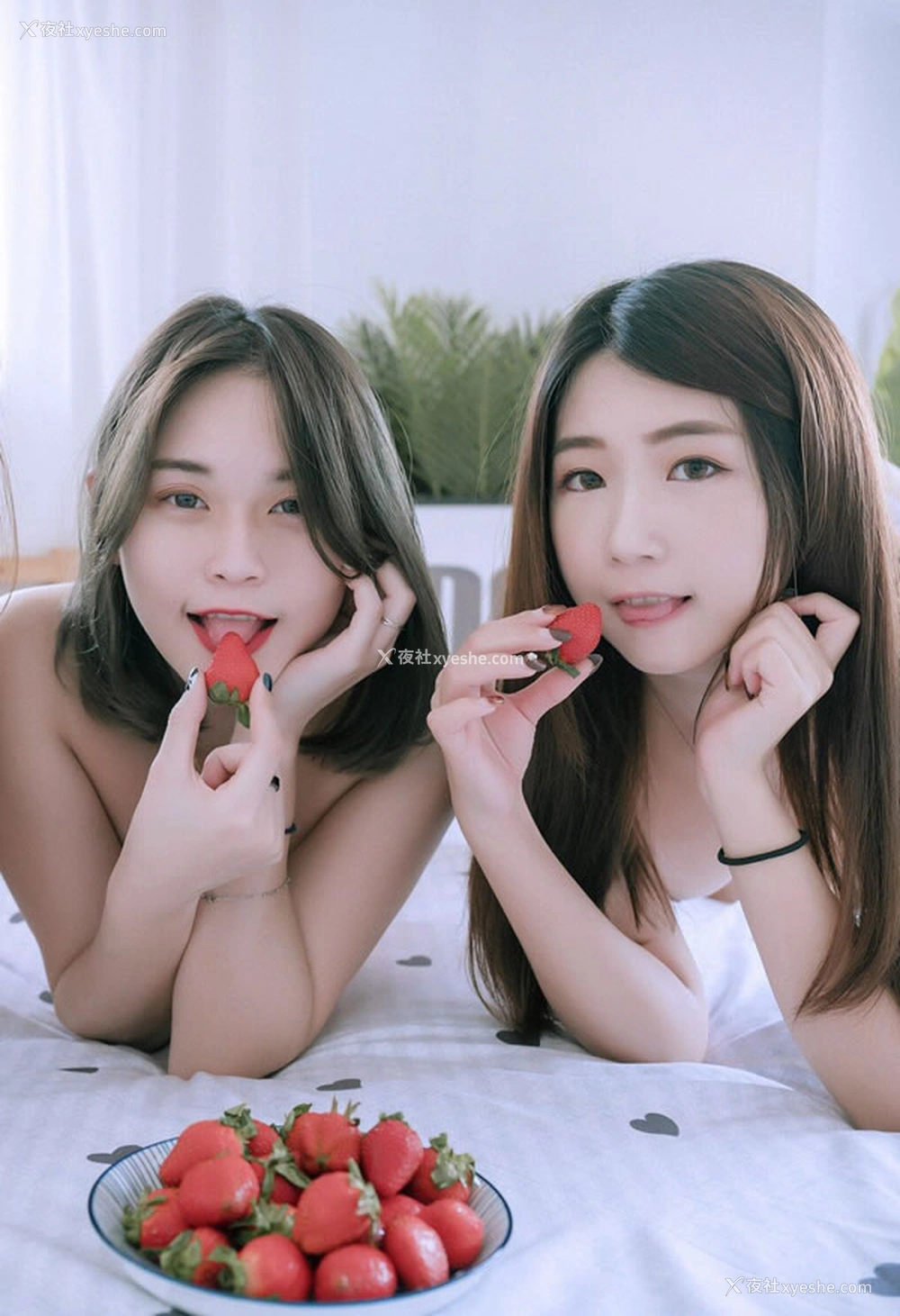 1P - 正点美女三姐妹的情欲生活-黎妍无圣光图集