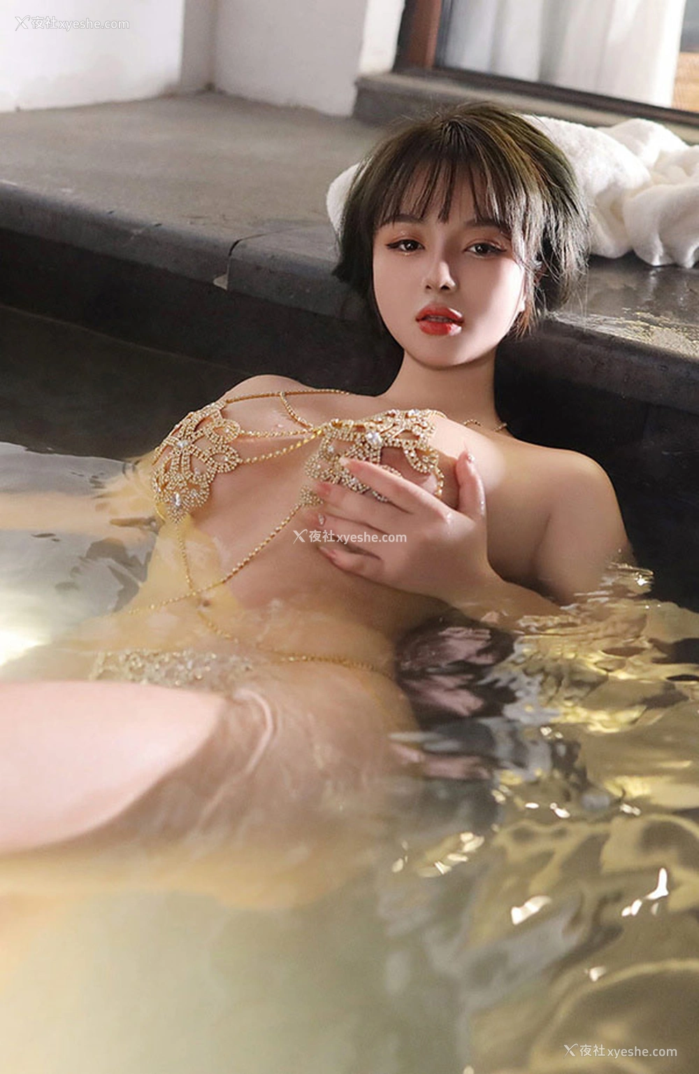 1P - 秀人女神沈思怡 温泉金丝缕衣无圣光美图