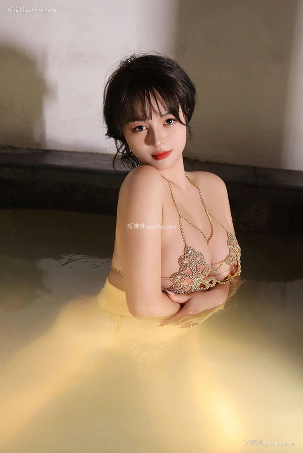 1P - 秀人女神沈思怡 温泉金丝缕衣无圣光美图