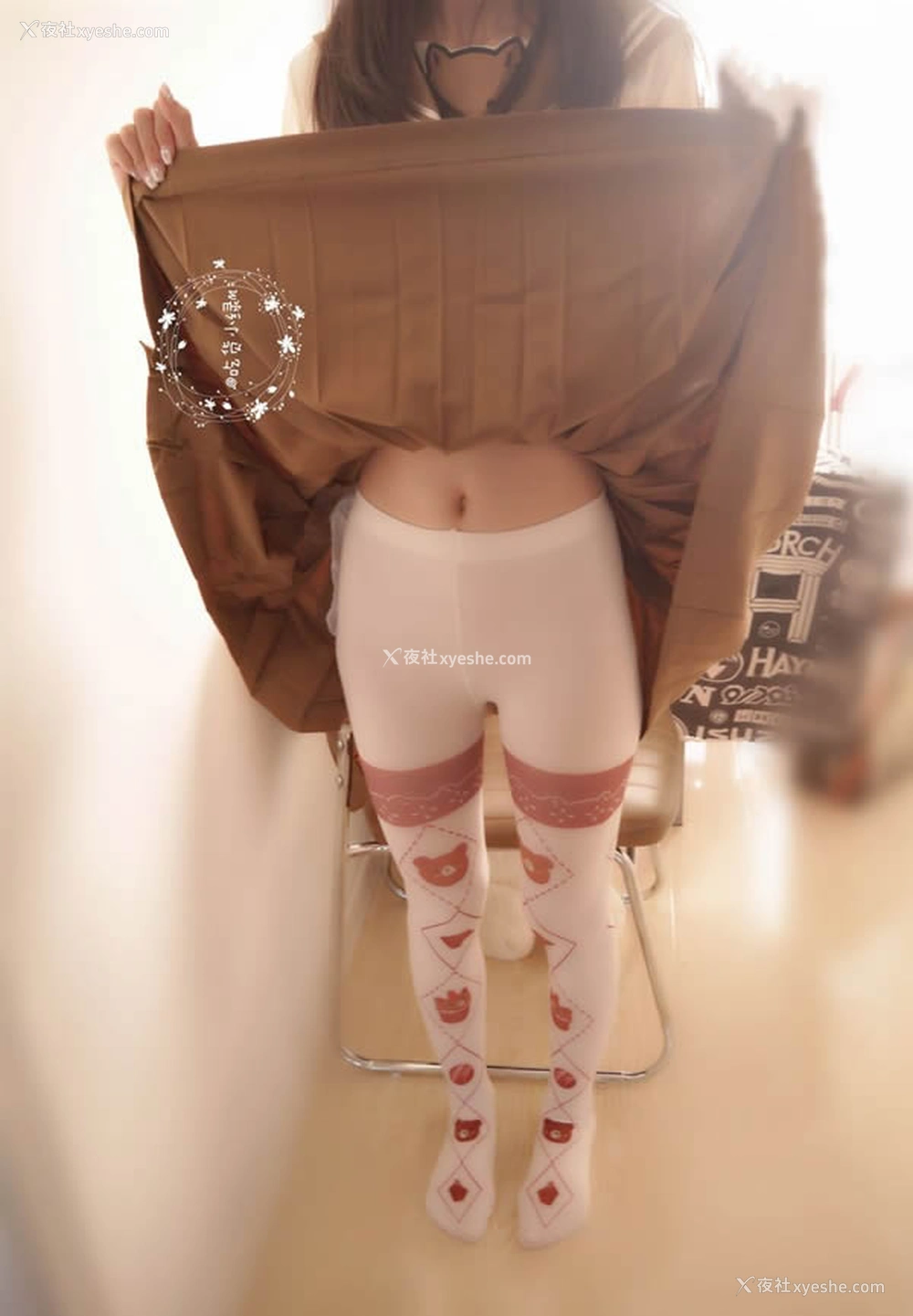 1P - 极品萝莉网红吃货小绿MVIP无圣光人体套图