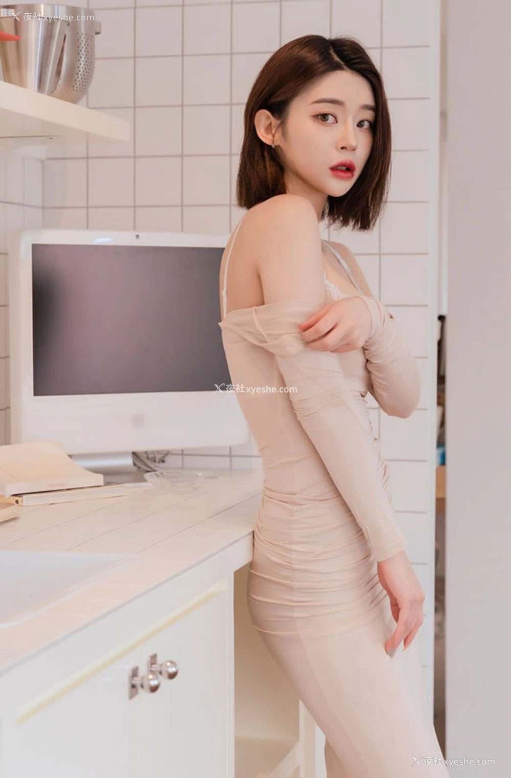 1P - 优雅短发美女Rahee长裙无圣光人体图集