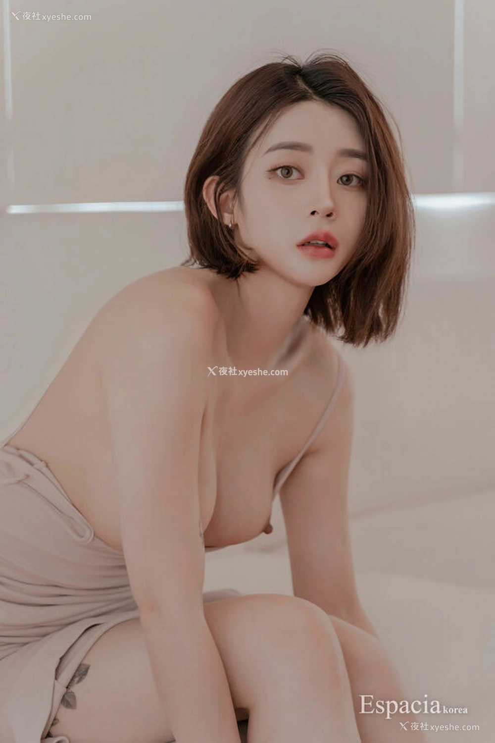 1P - 优雅短发美女Rahee长裙无圣光人体图集