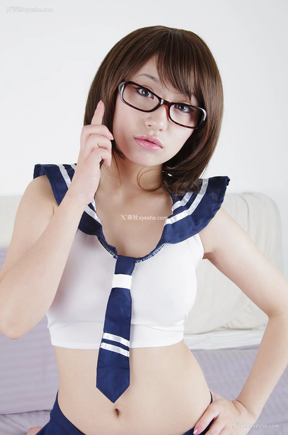 1P - 眼镜妹子姗姗超短水手服露美乳无圣光套图