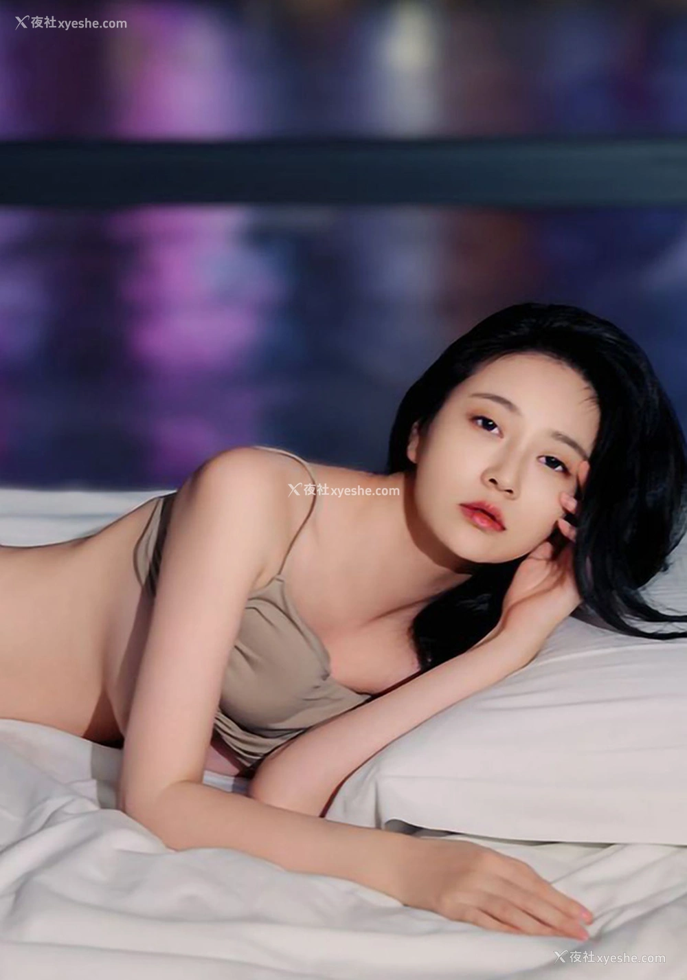 1P - 极品女神年年的夜是如此绚丽多姿