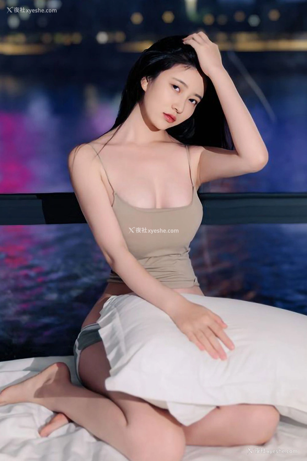 1P - 极品女神年年的夜是如此绚丽多姿