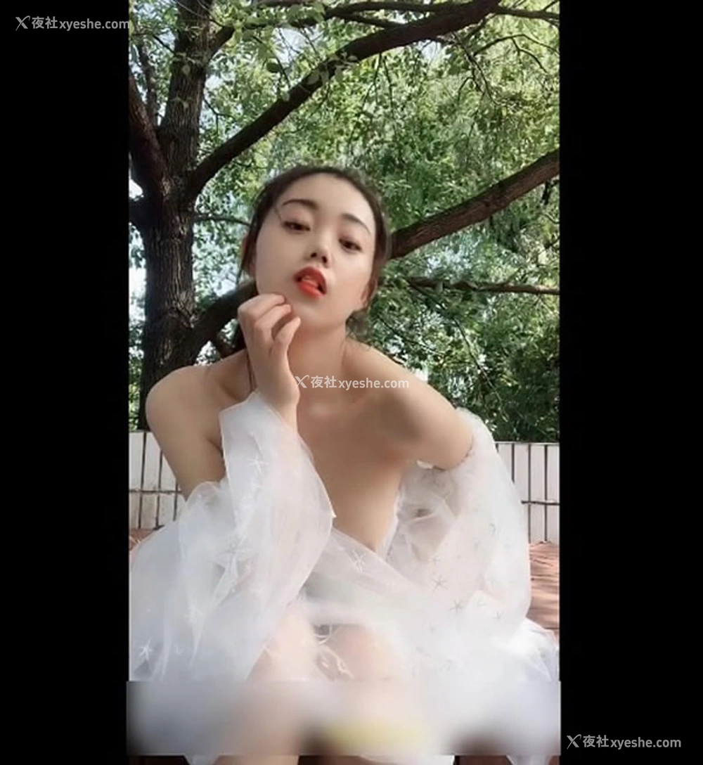 1P - 大二气质美女吴X晶无圣光凉亭视图
