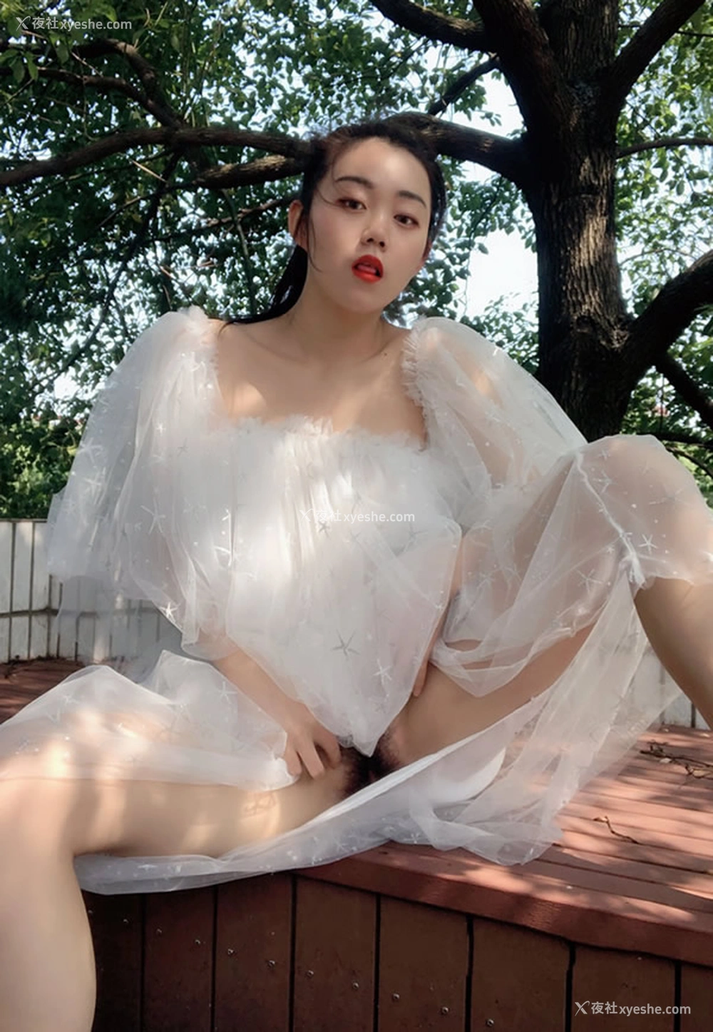 1P - 大二气质美女吴X晶无圣光凉亭视图