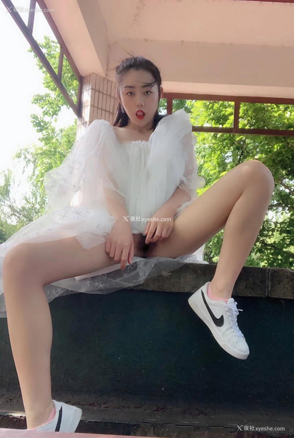 1P - 大二气质美女吴X晶无圣光凉亭视图