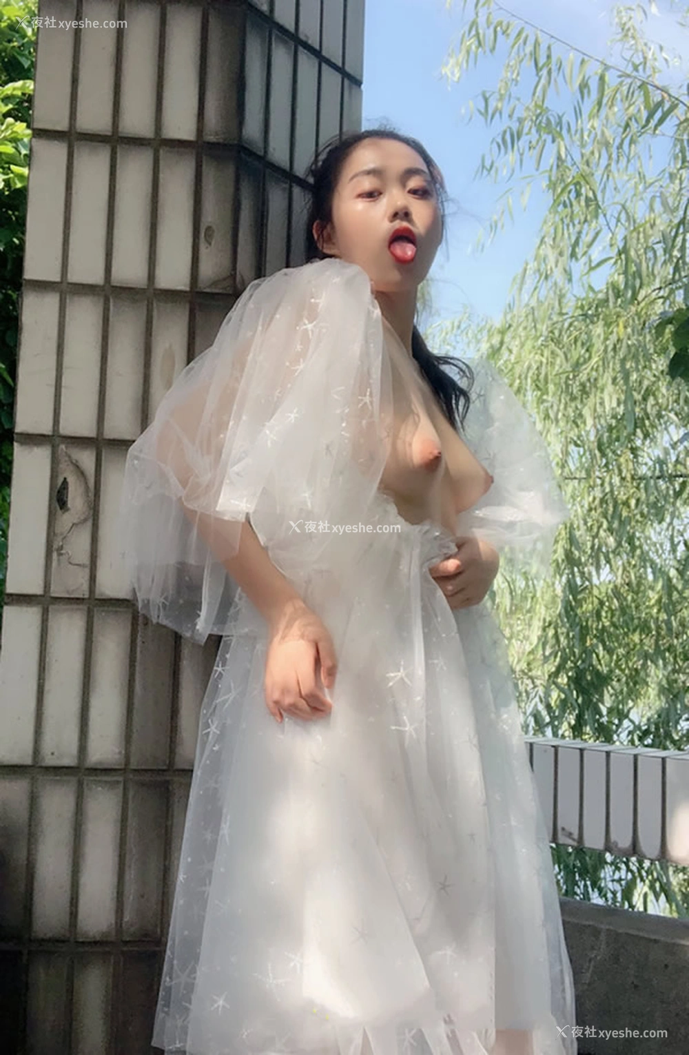1P - 大二气质美女吴X晶无圣光凉亭视图