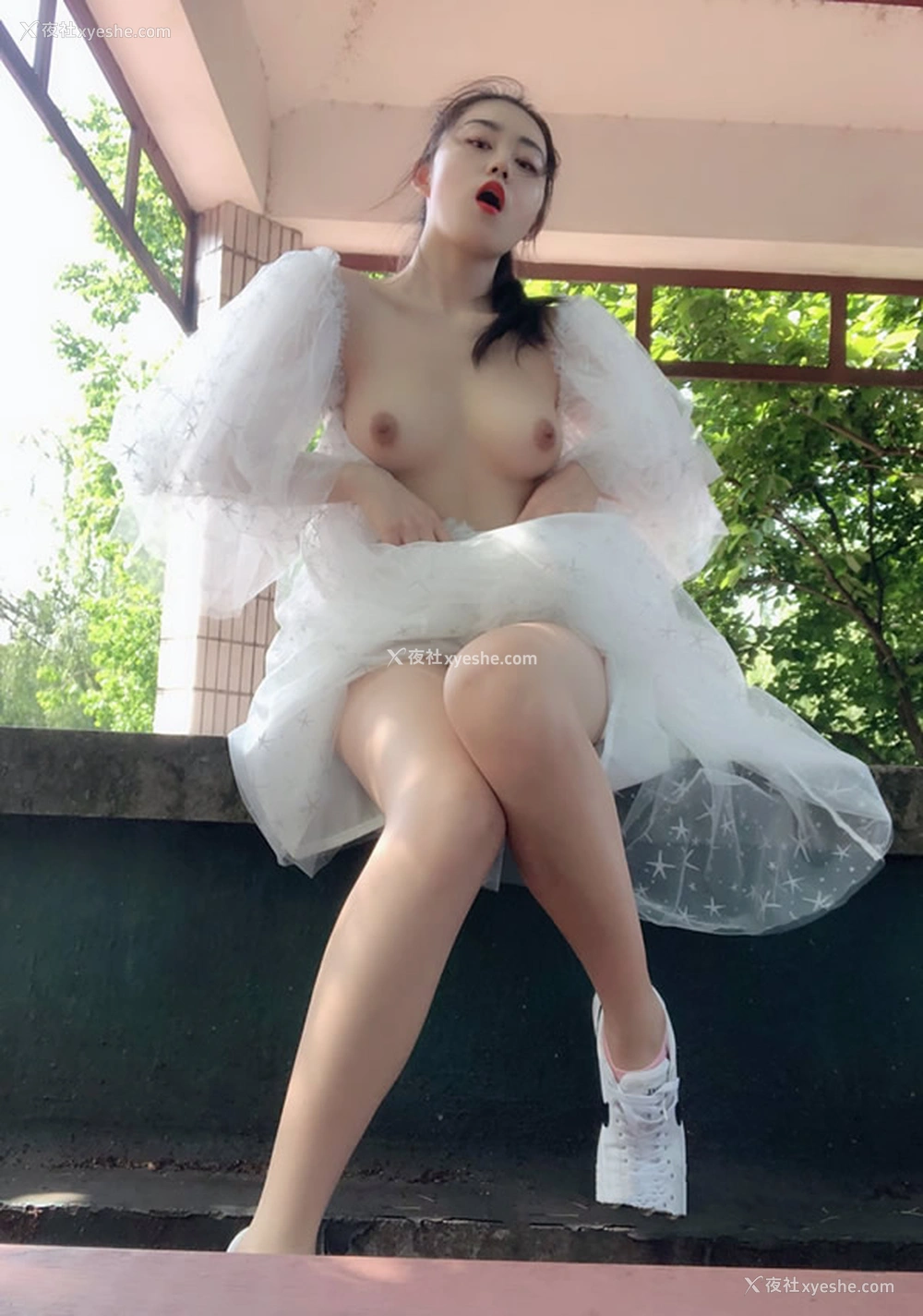 1P - 大二气质美女吴X晶无圣光凉亭视图