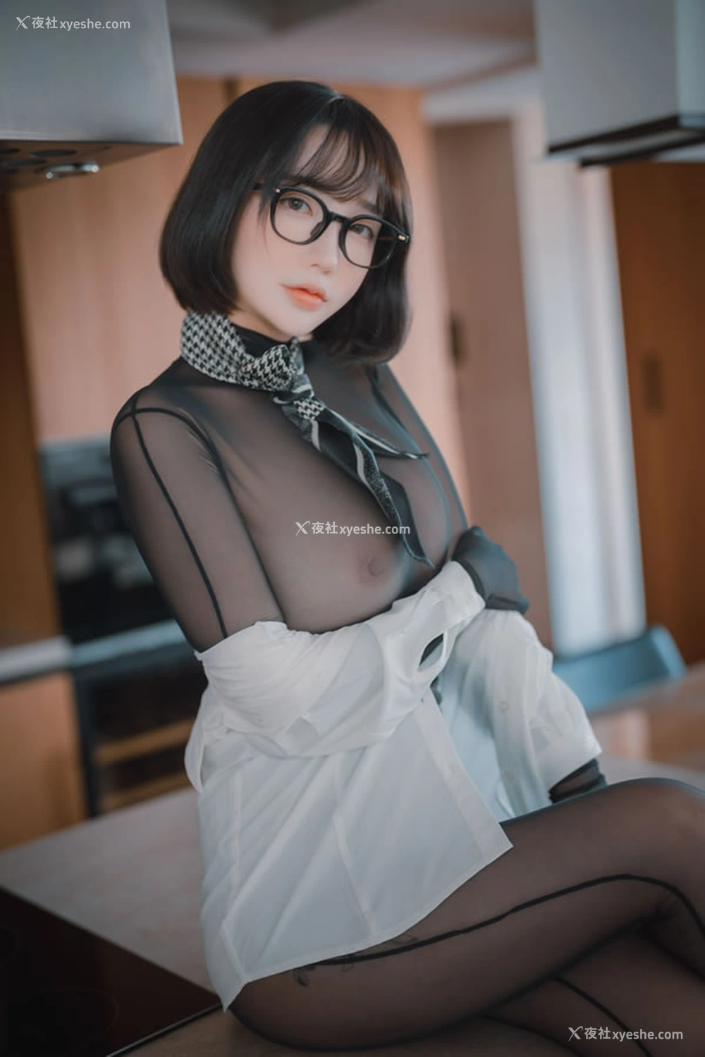 1P - 孙乐乐真空黑丝连体衣无圣光写真完线迷人2