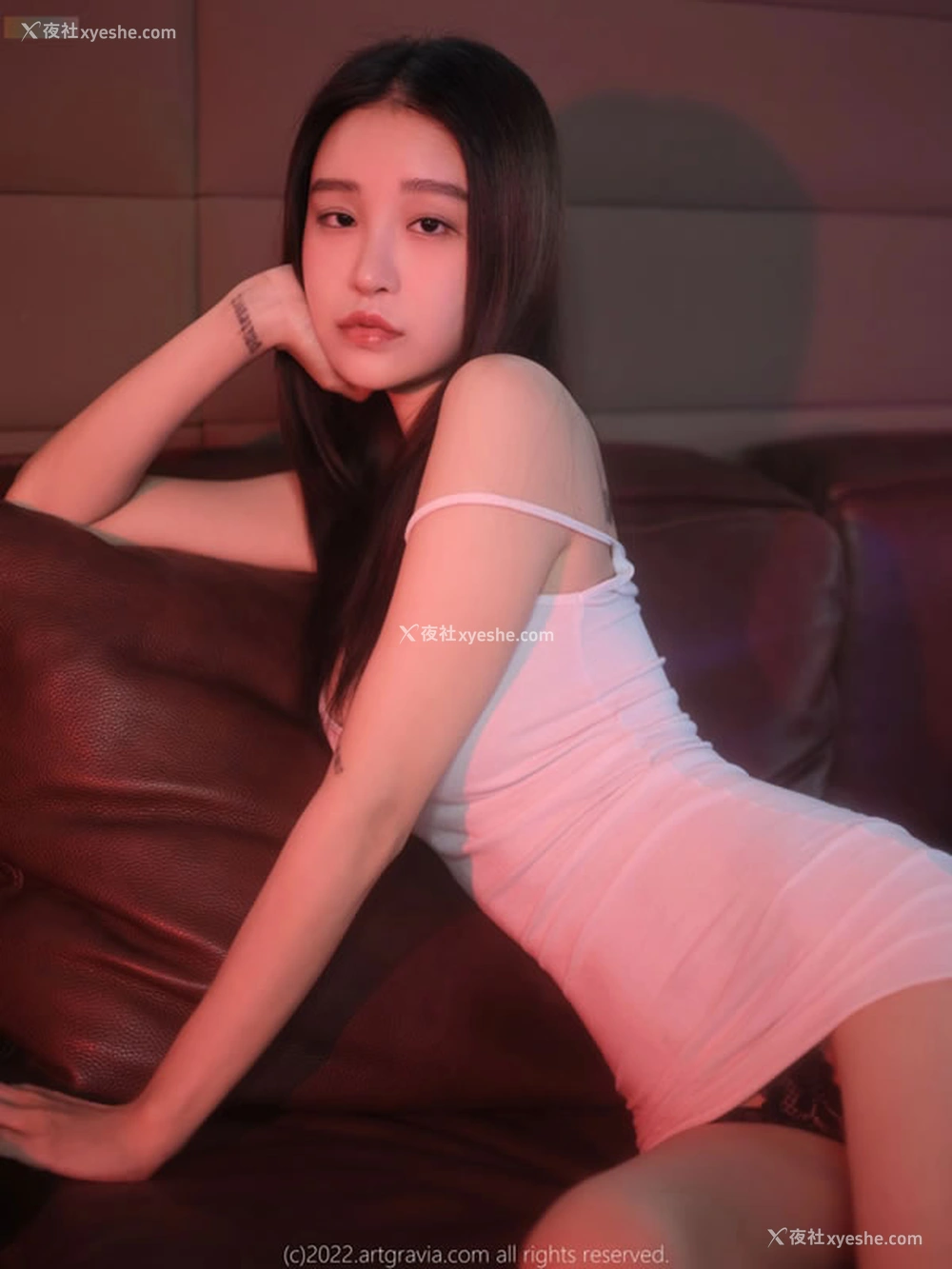 1P - 清新美女Leesnowwa紧身小吊带无圣光图集