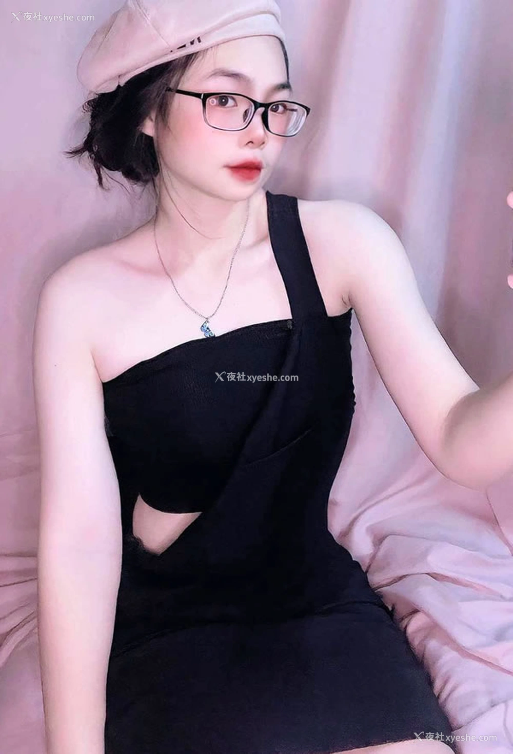 1P - 娇憨小美女居家私拍无圣光人体图集