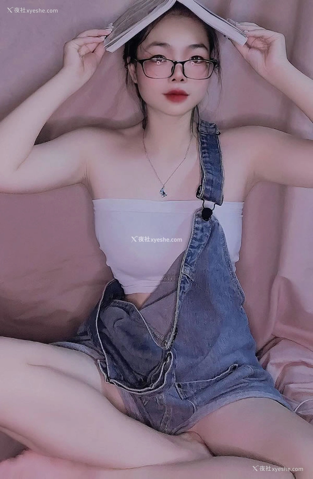1P - 娇憨小美女居家私拍无圣光人体图集