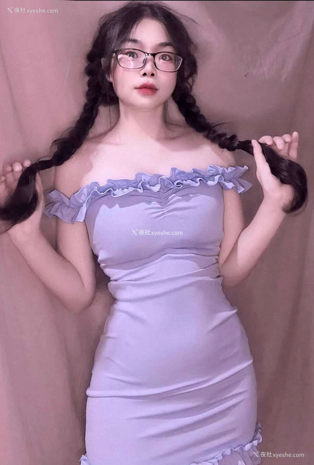 1P - 娇憨小美女居家私拍无圣光人体图集