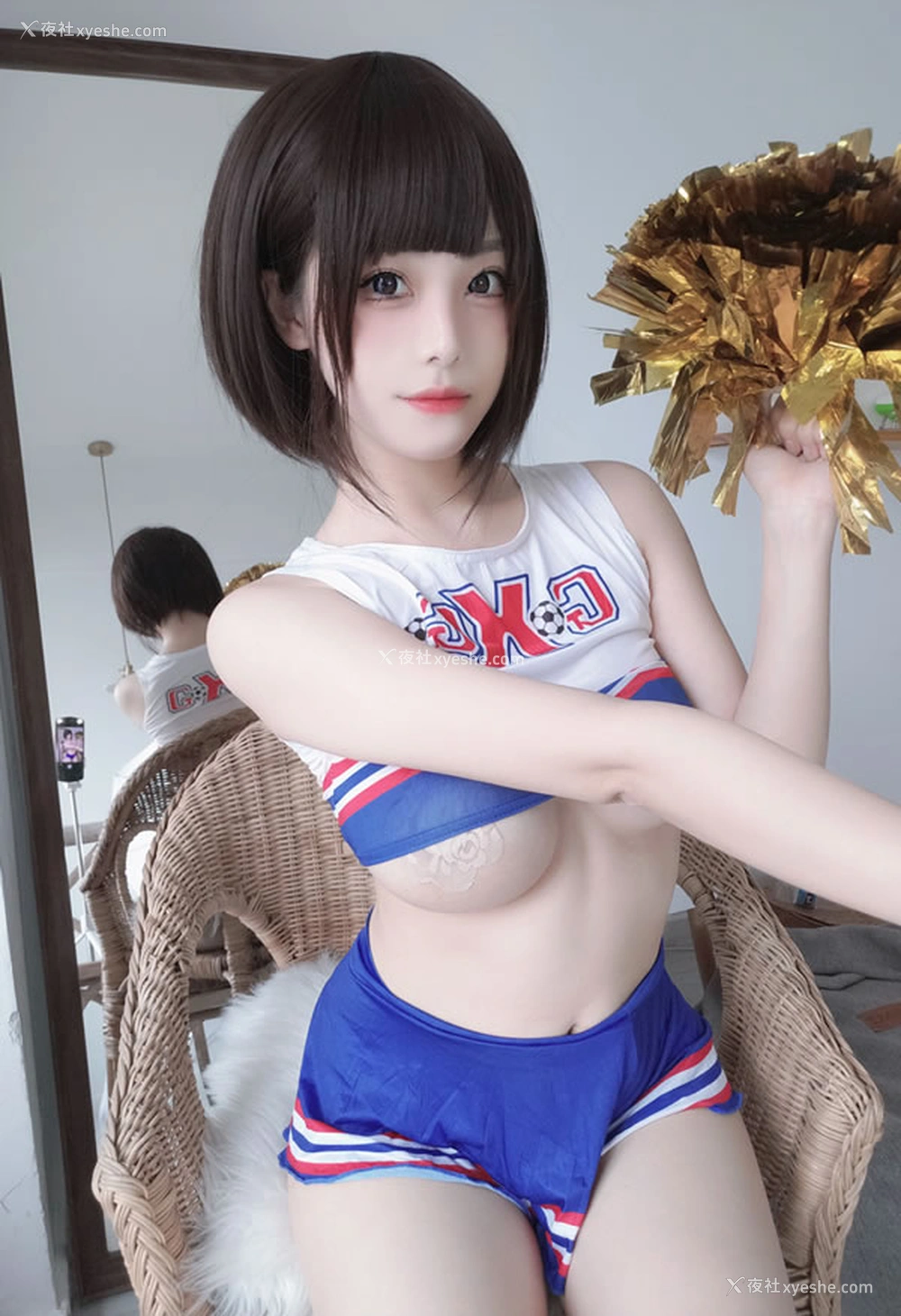 1P - 网红美女蜜汁猫裘 – 足球宝贝