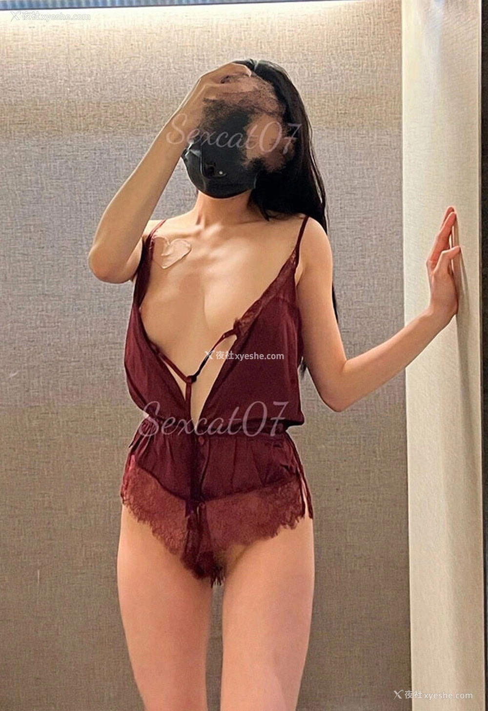 1P - 露出系淫妻网红@Sexcat07 尺度私拍视图2