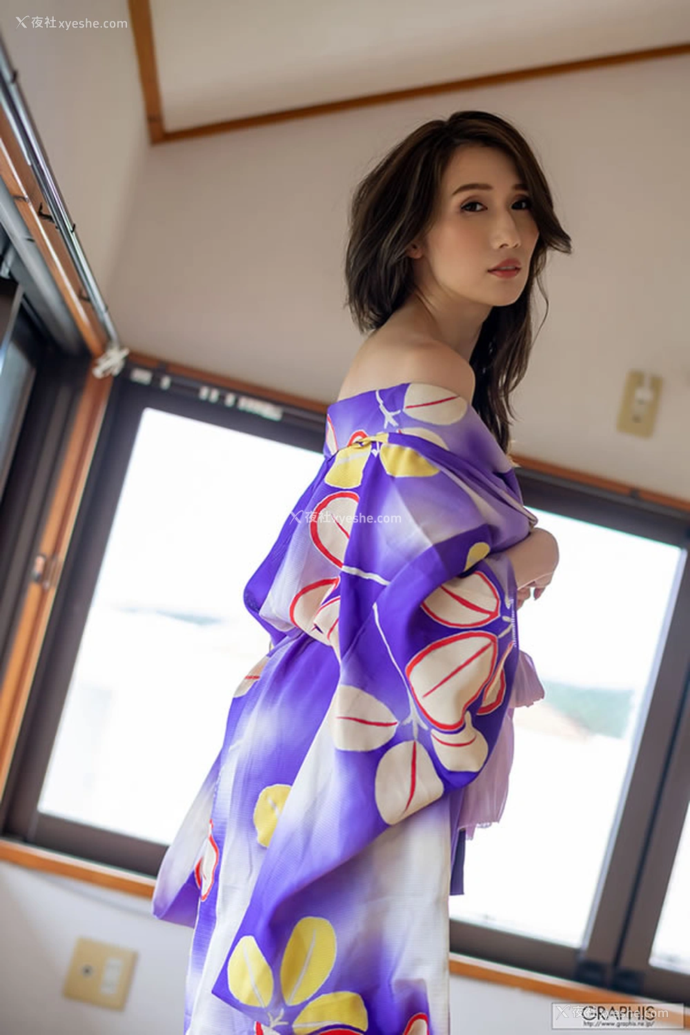 1P - Graphis知性美女Julia无圣光人体套图3