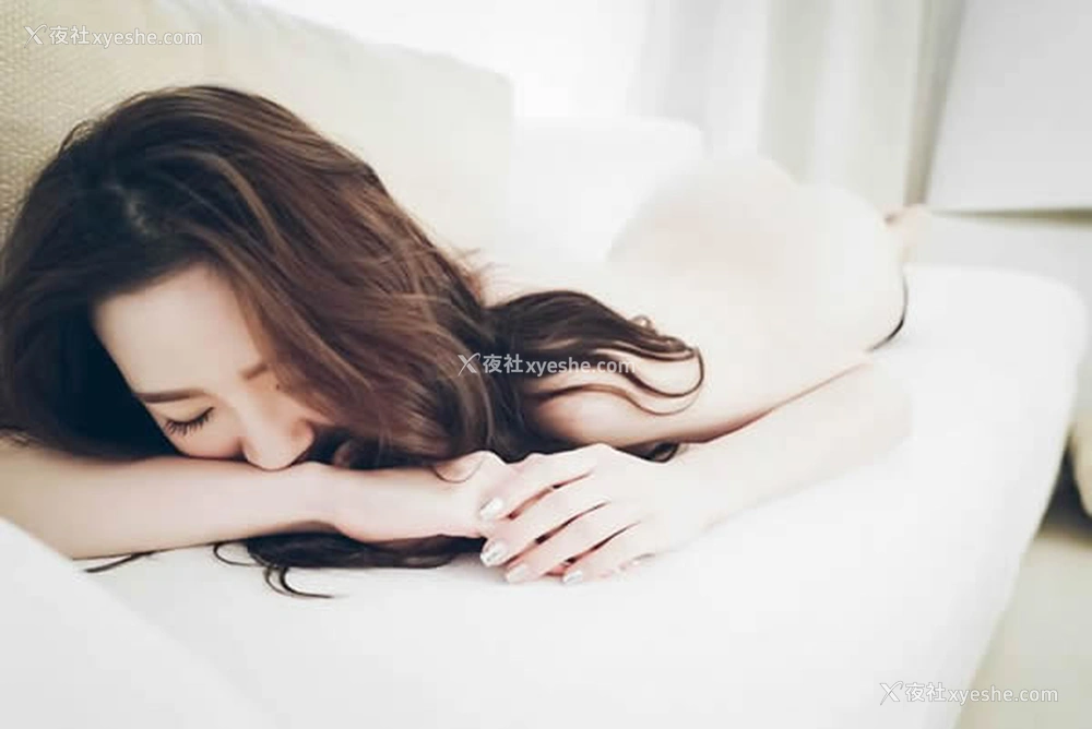 1P - 修长美女梦心玥黑色高叉泳衣无圣光人体艺术套图写真