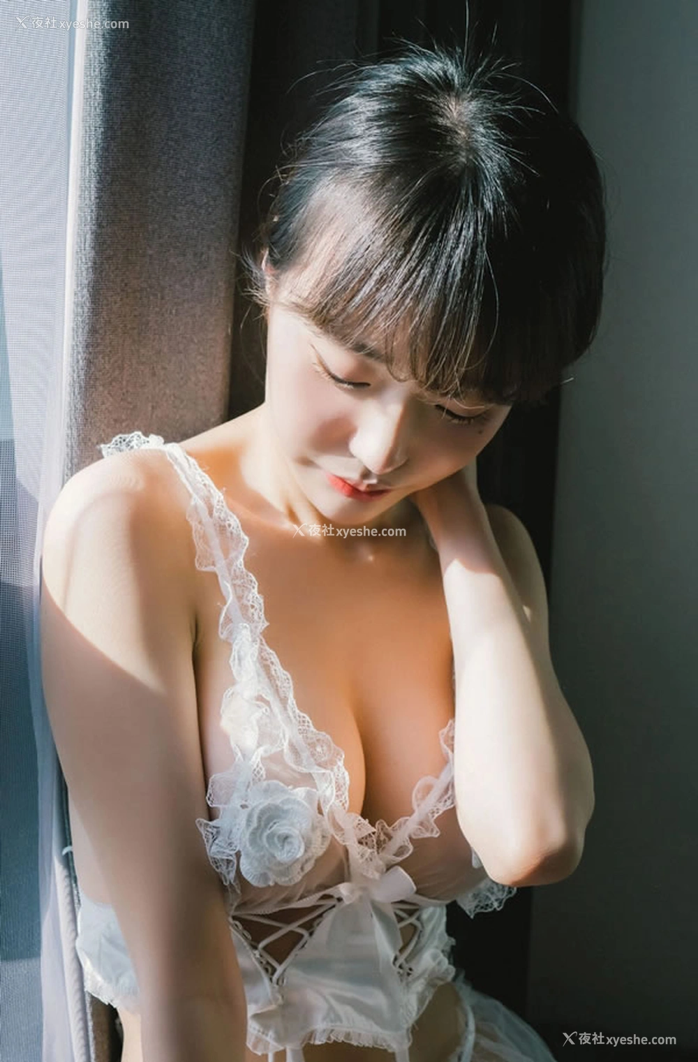 1P - 美女Jucy白色情趣内衣无圣光图集
