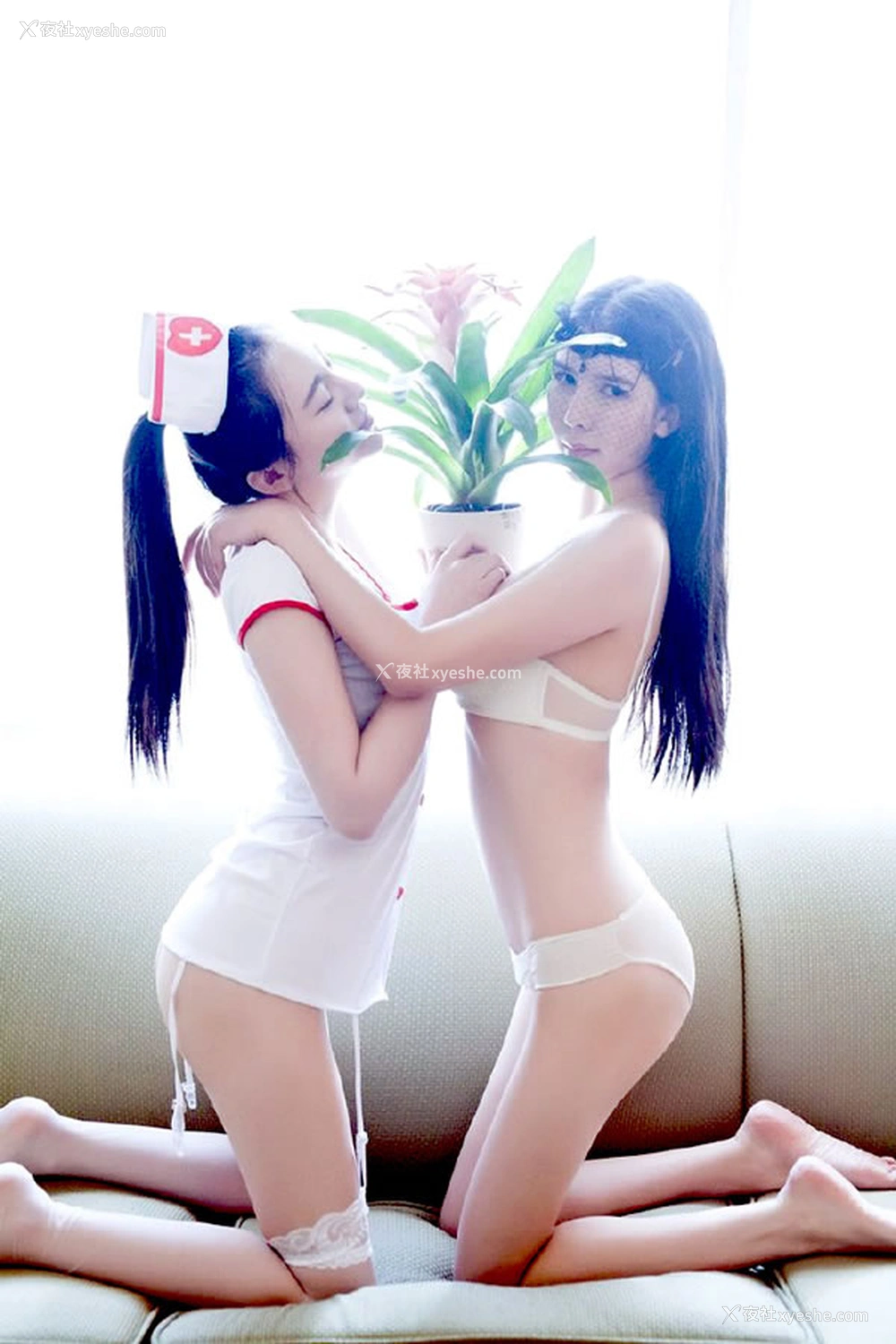1P - 推女郎顾欣怡李丽莎儿童节礼物水果大尺度无圣光诱惑套图