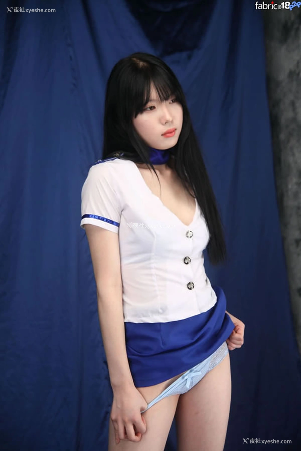 1P - 清新长发美模制服私拍无圣光人体套图