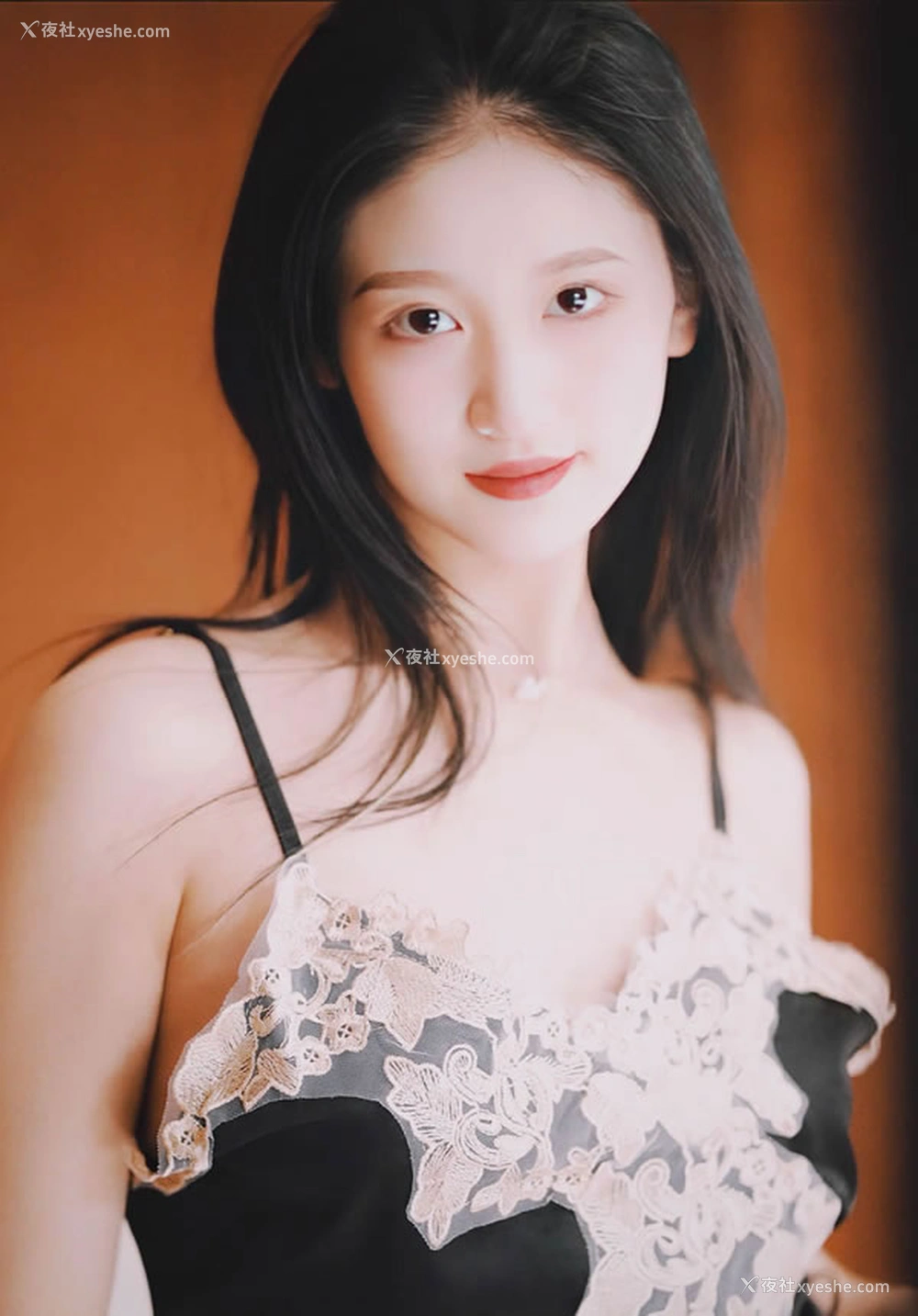 1P - 漂亮女模特彤彤无圣光人体图集