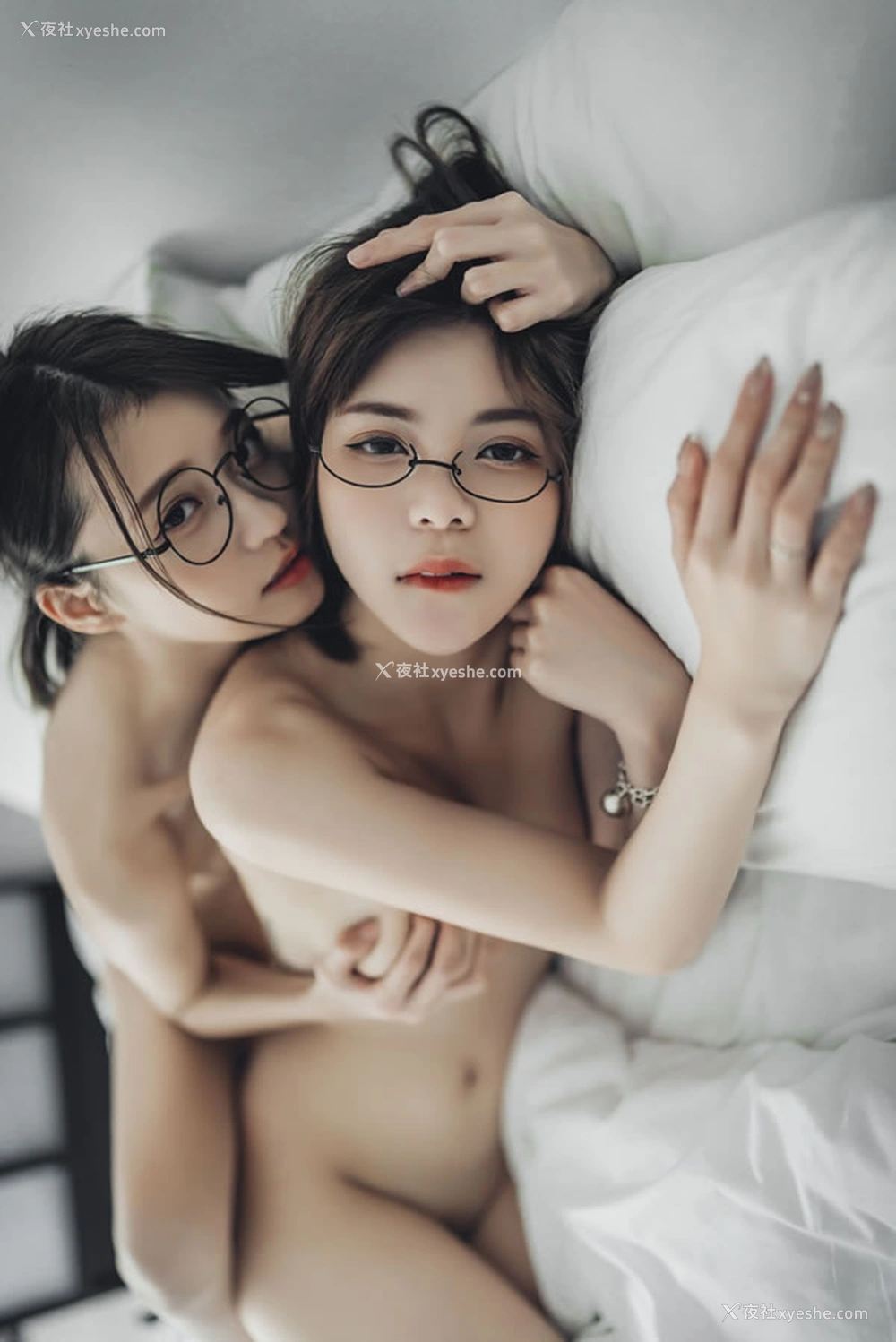 1P - 俏皮小姐姐妍妍与闺密黑衬衣无圣光图集