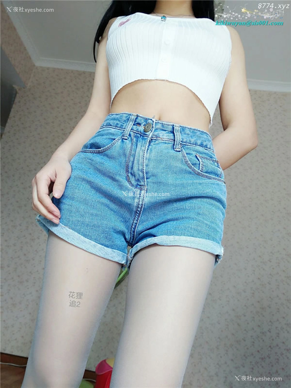 1P - 微博福利姬花狸追-牛仔短裤人体套图