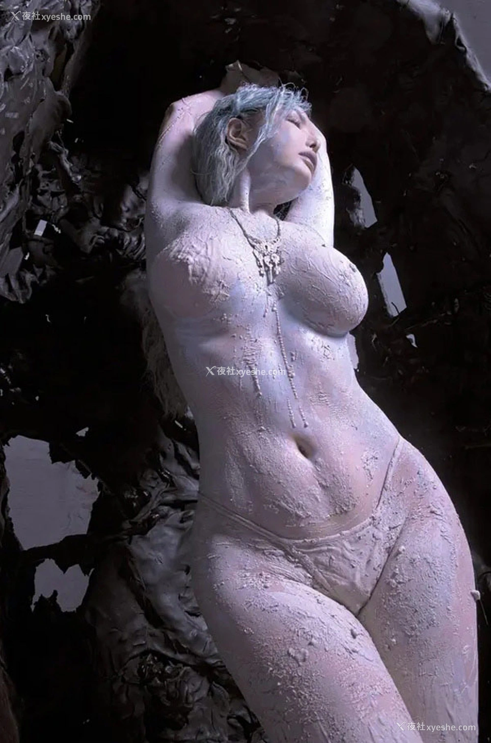 1P - 网红美女夏小秋秋秋泥泞里的重生