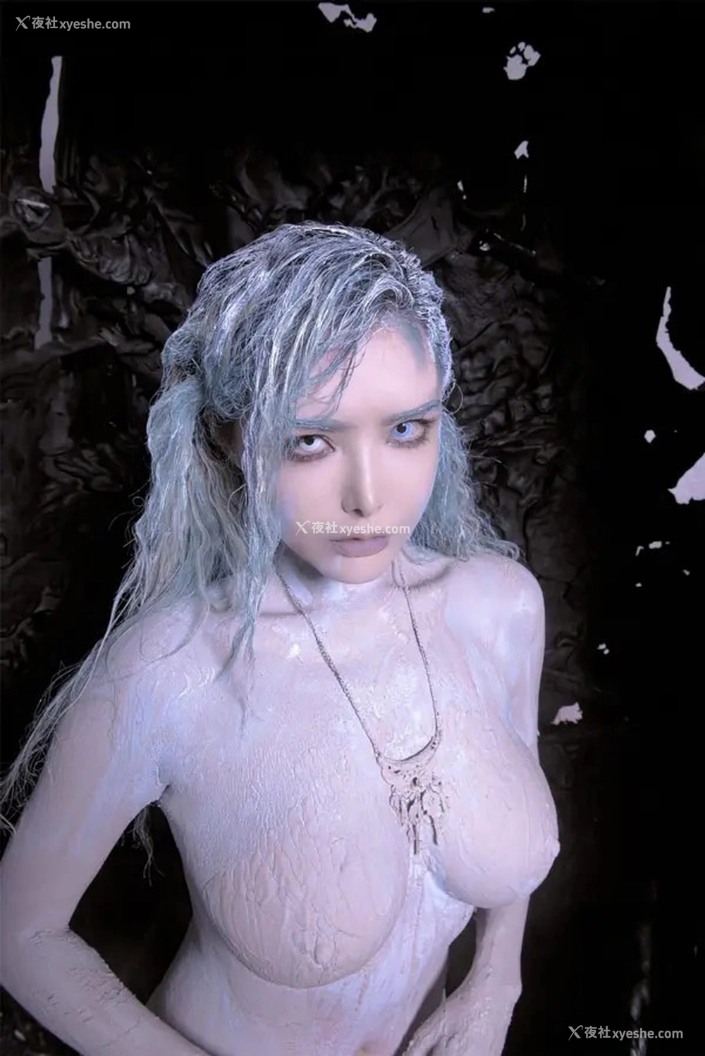 1P - 网红美女夏小秋秋秋泥泞里的重生