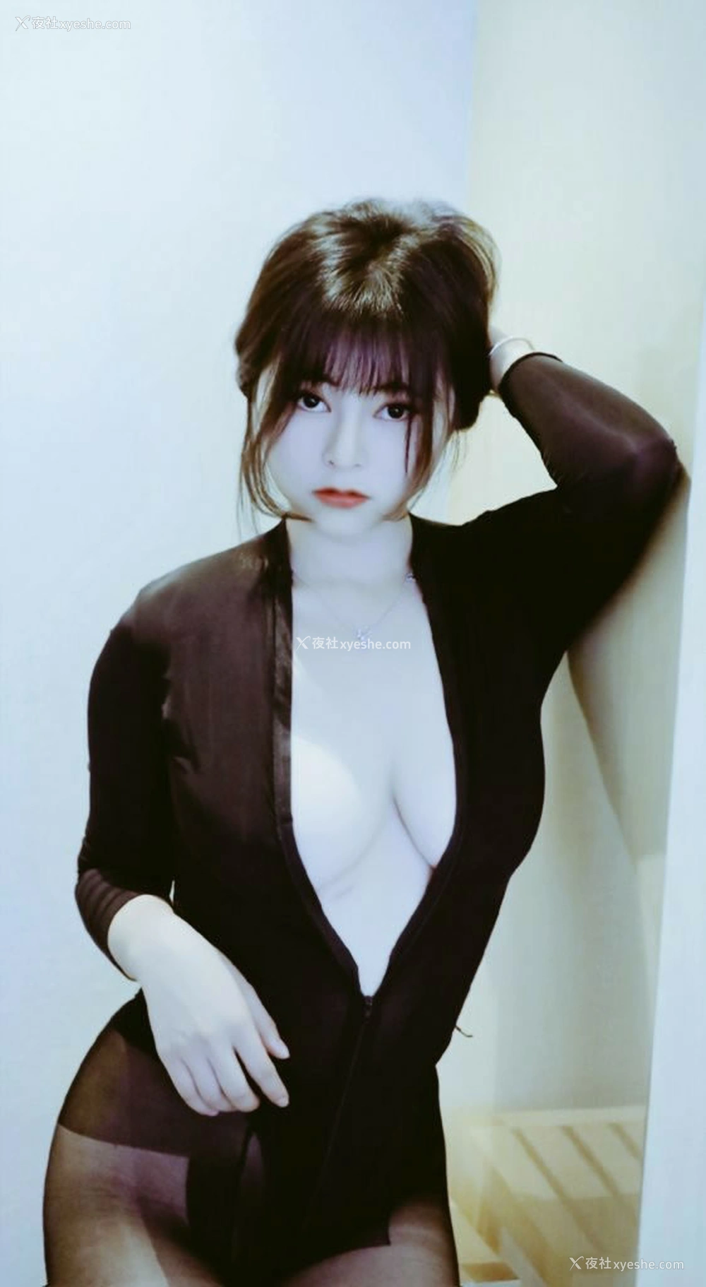1P - 推特超模梅梅&小静&子兮无圣光图包2