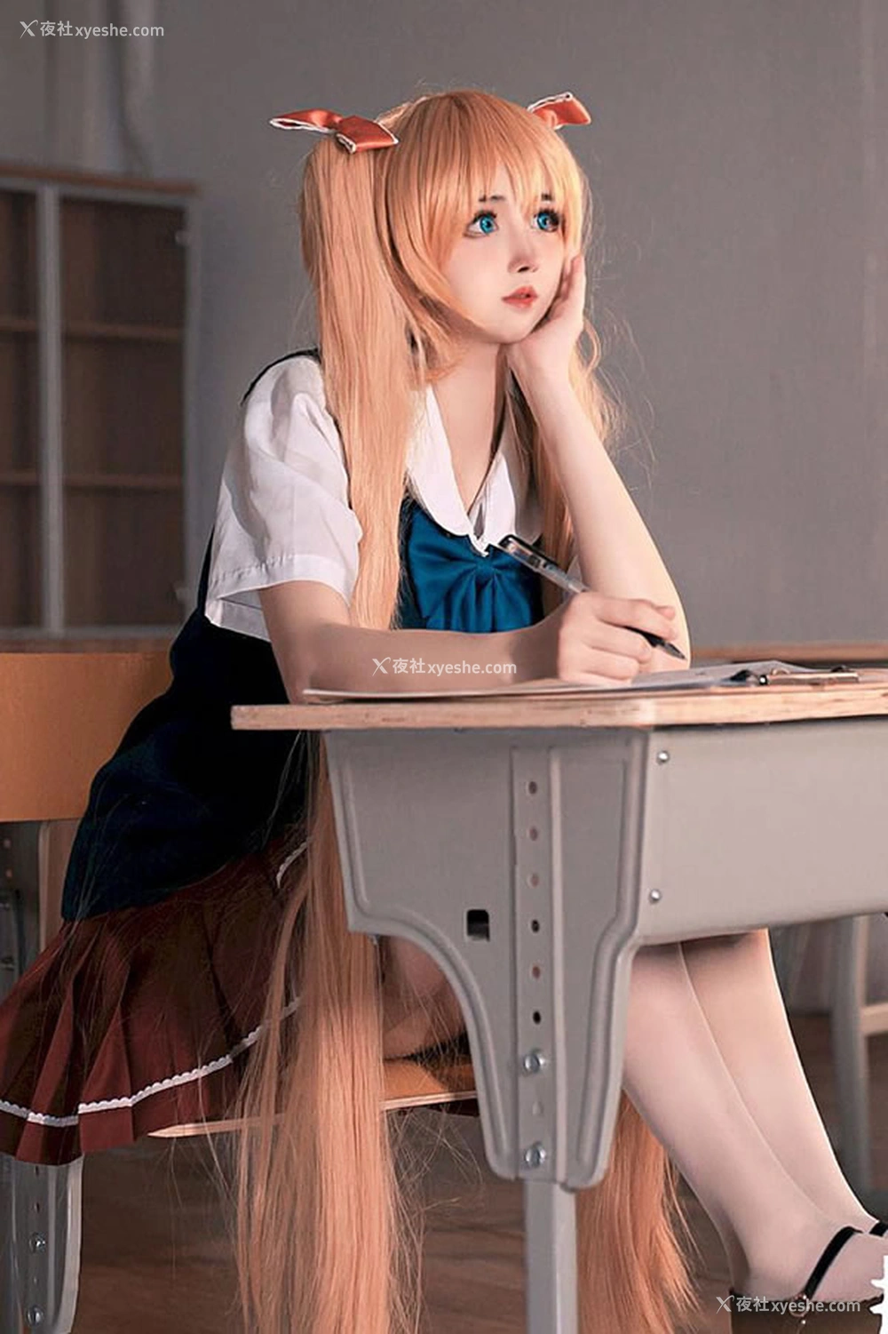 1P - 极品福利姬小礼好困 – 秋月爱莉