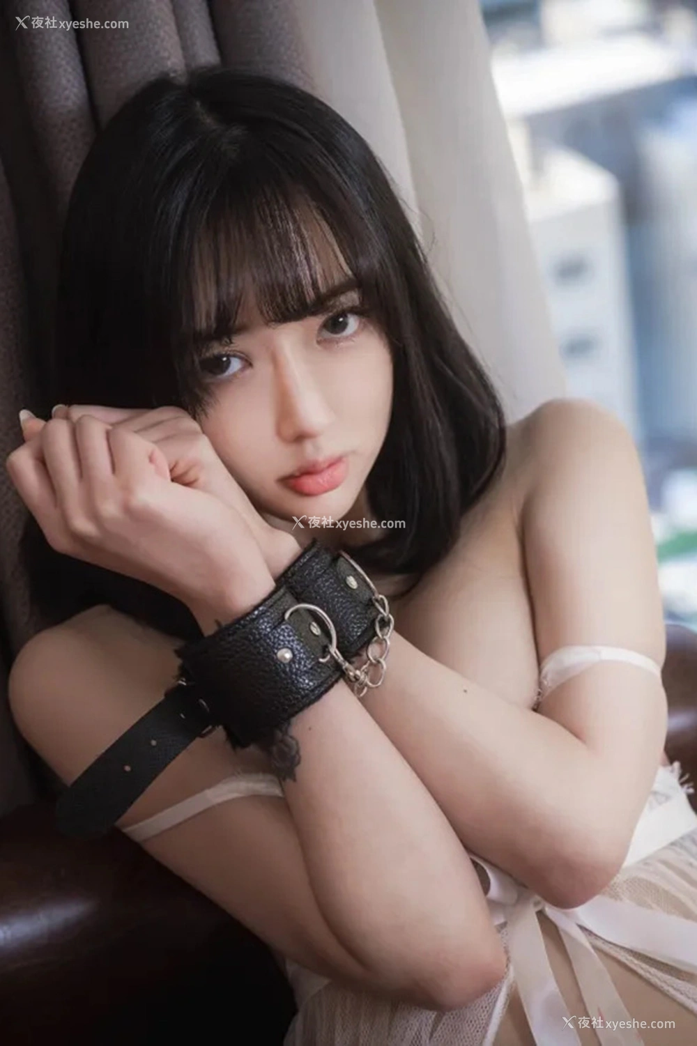 1P - 美丽小姐姐Jia居家开裆白丝调教福利写真