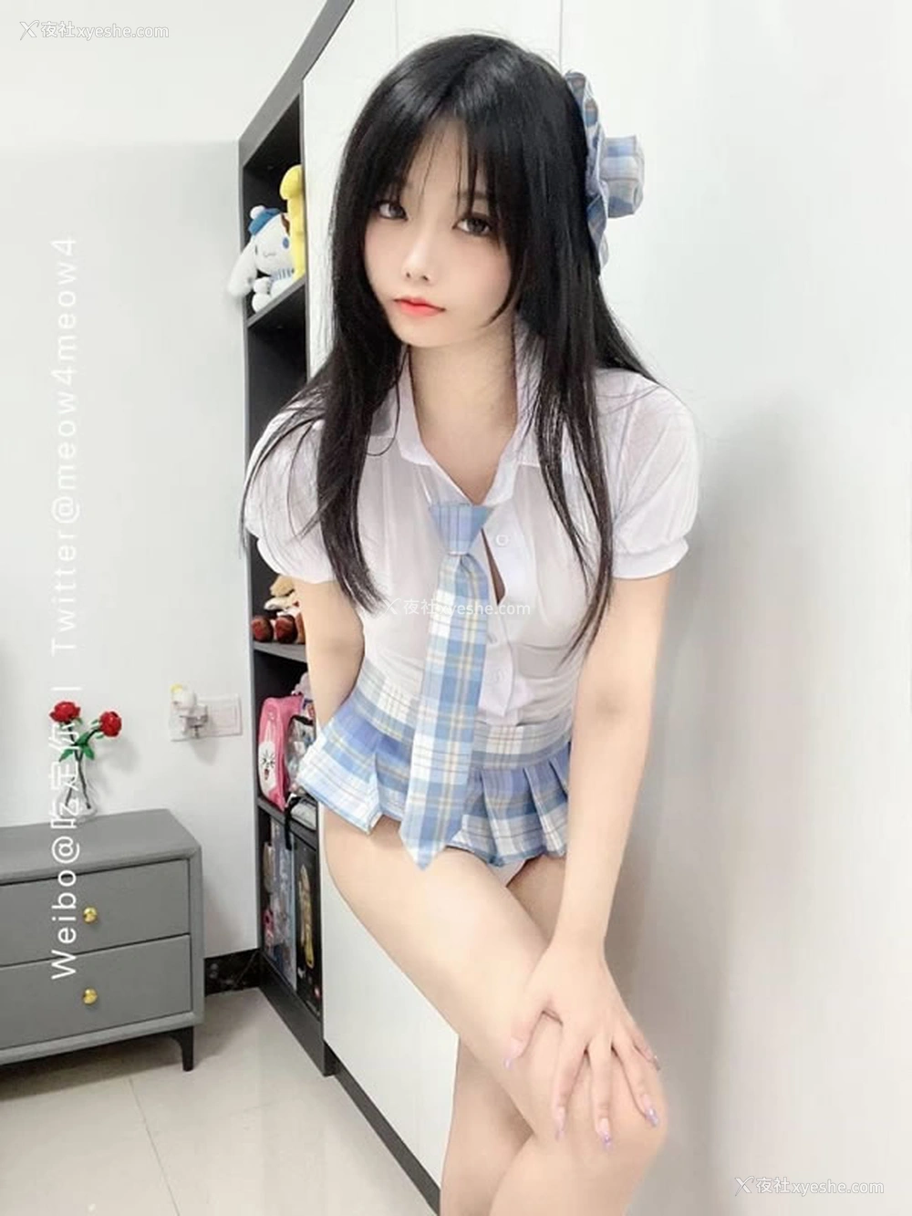 1P - 福利姬吃定你奶萝喵四私拍尺度图集1