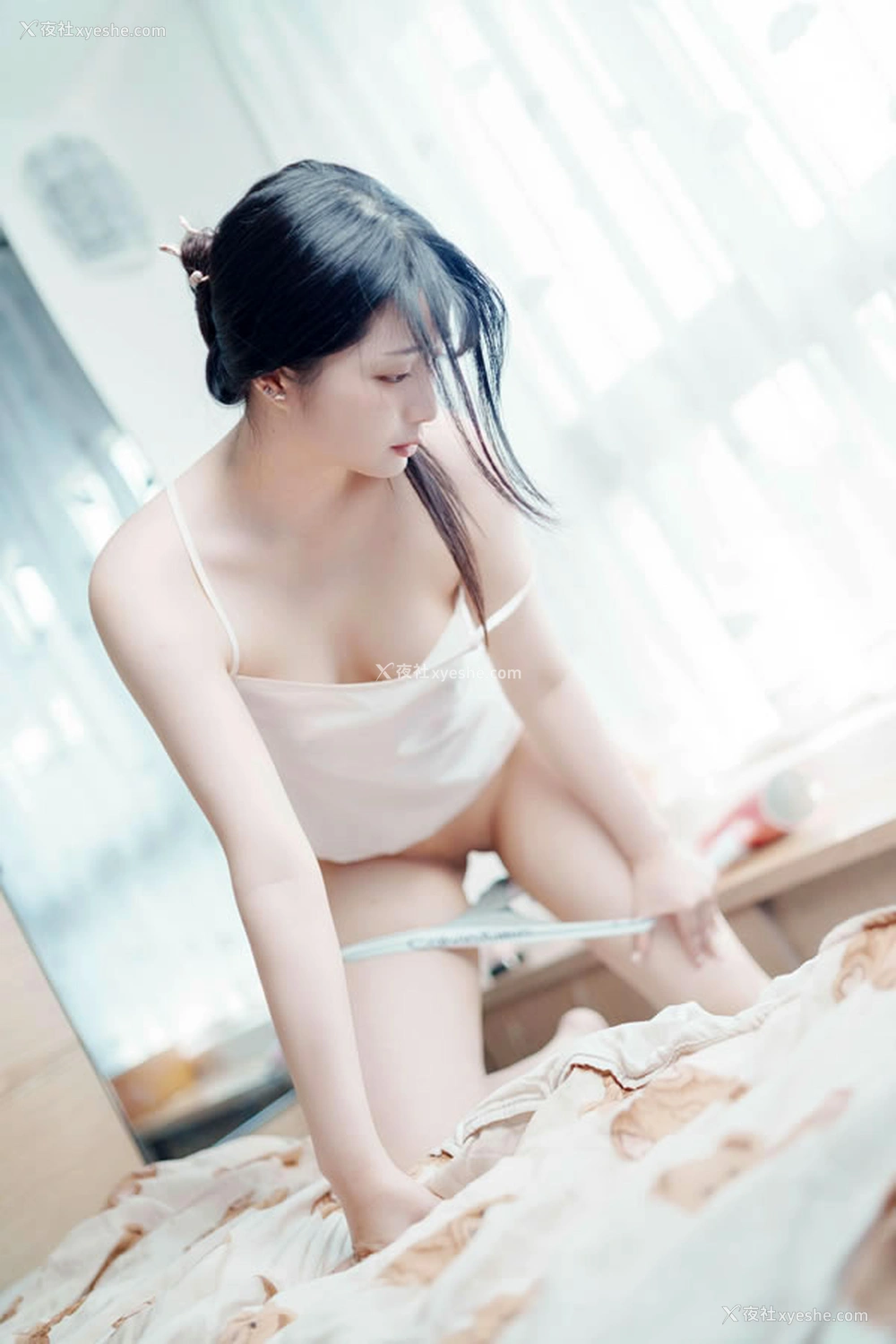 1P - 福利姬落落Raku – Your waifu居家小吊带