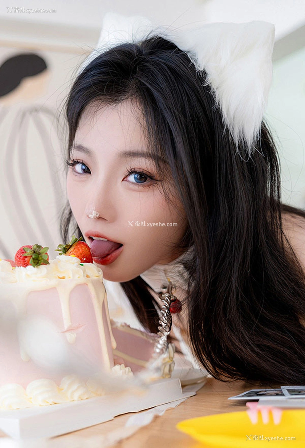1P - 网红美女桃良阿宅 蛋糕 诱惑写真