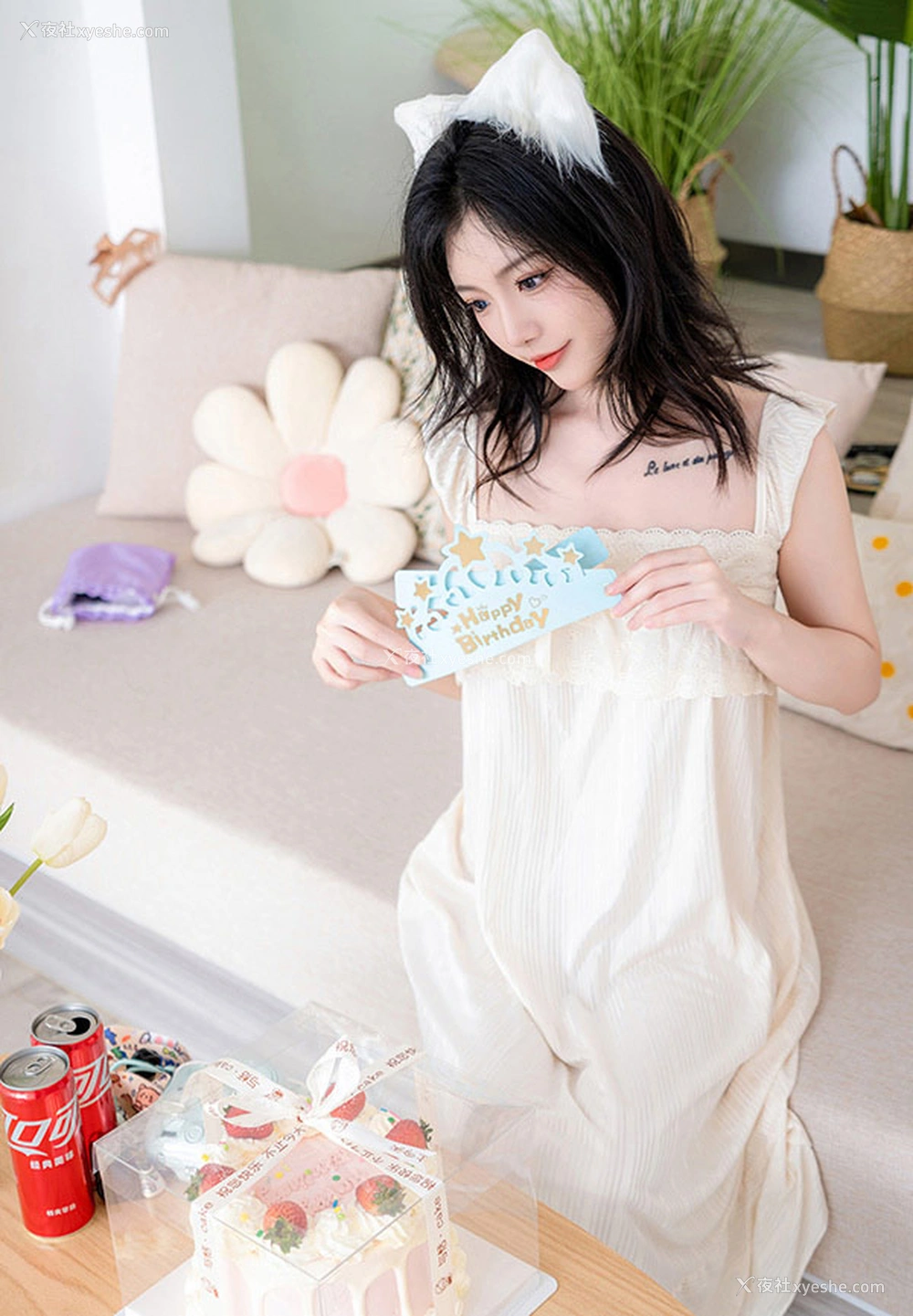 1P - 网红美女桃良阿宅 蛋糕 诱惑写真