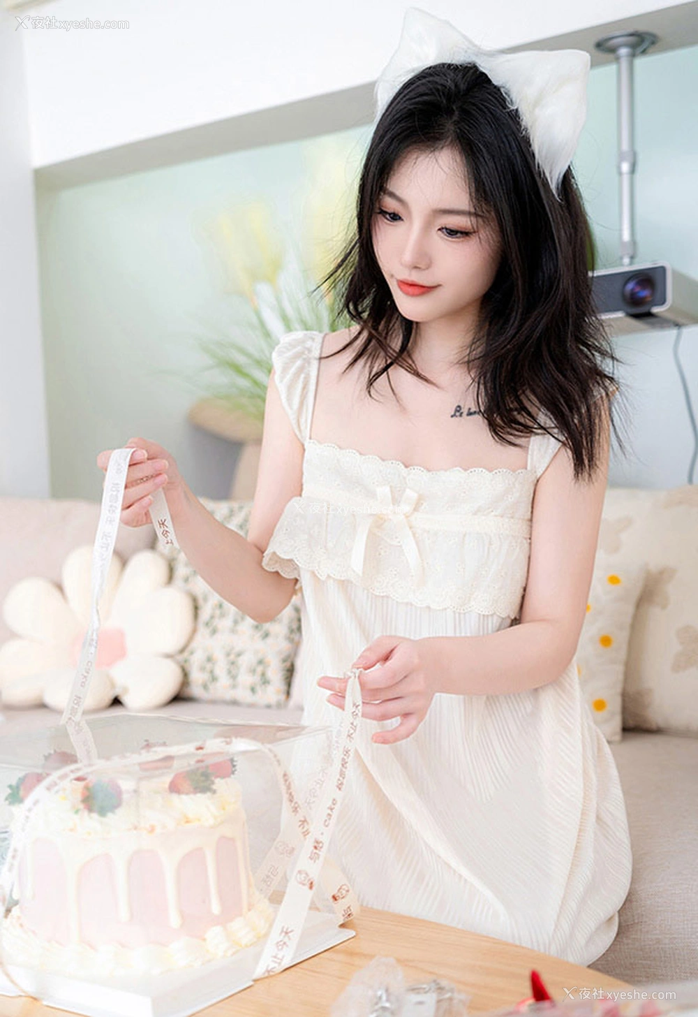 1P - 网红美女桃良阿宅 蛋糕 诱惑写真