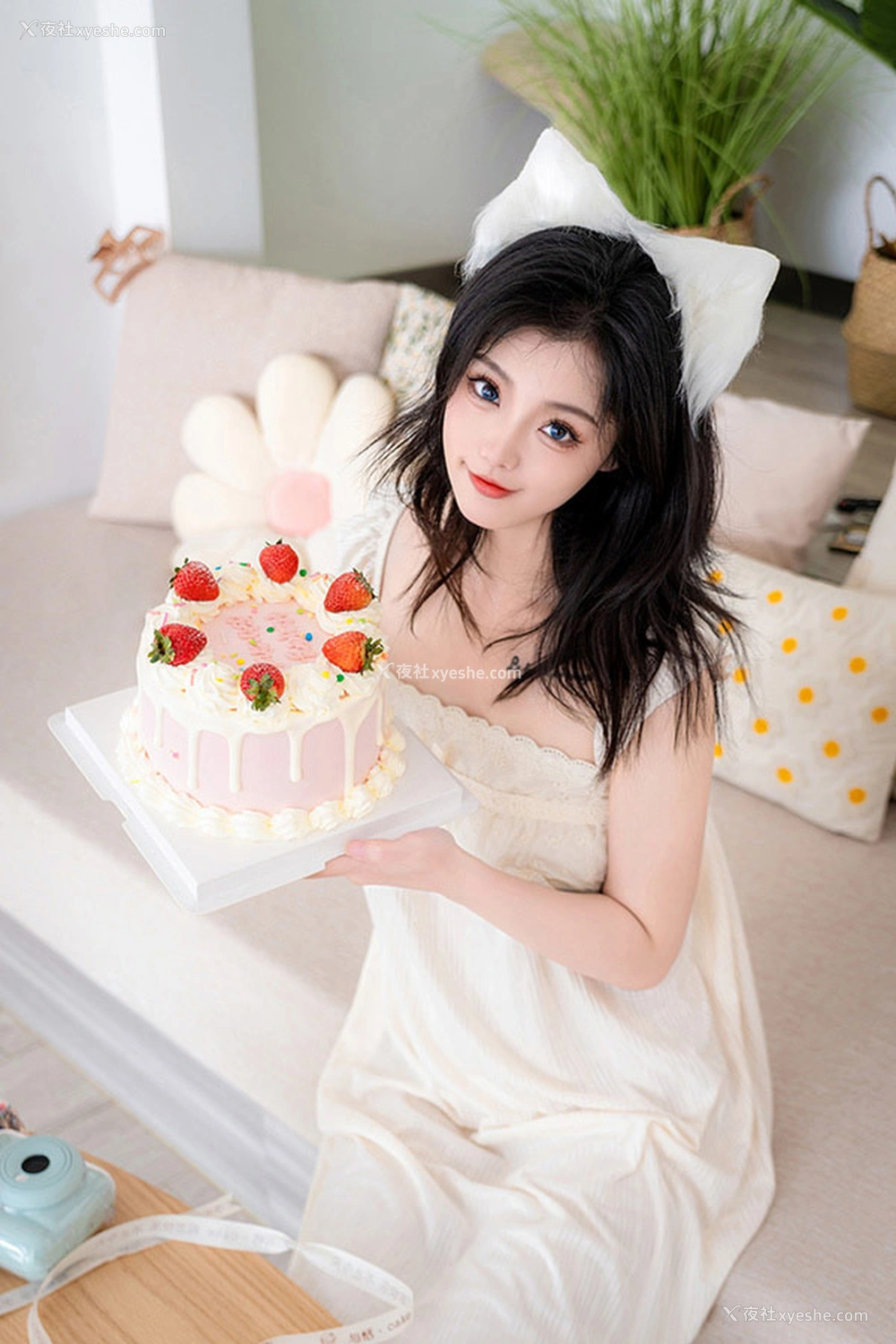 1P - 网红美女桃良阿宅 蛋糕 诱惑写真