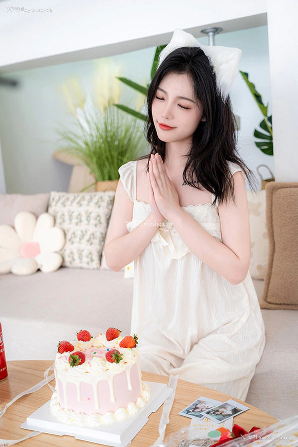 1P - 网红美女桃良阿宅 蛋糕 诱惑写真