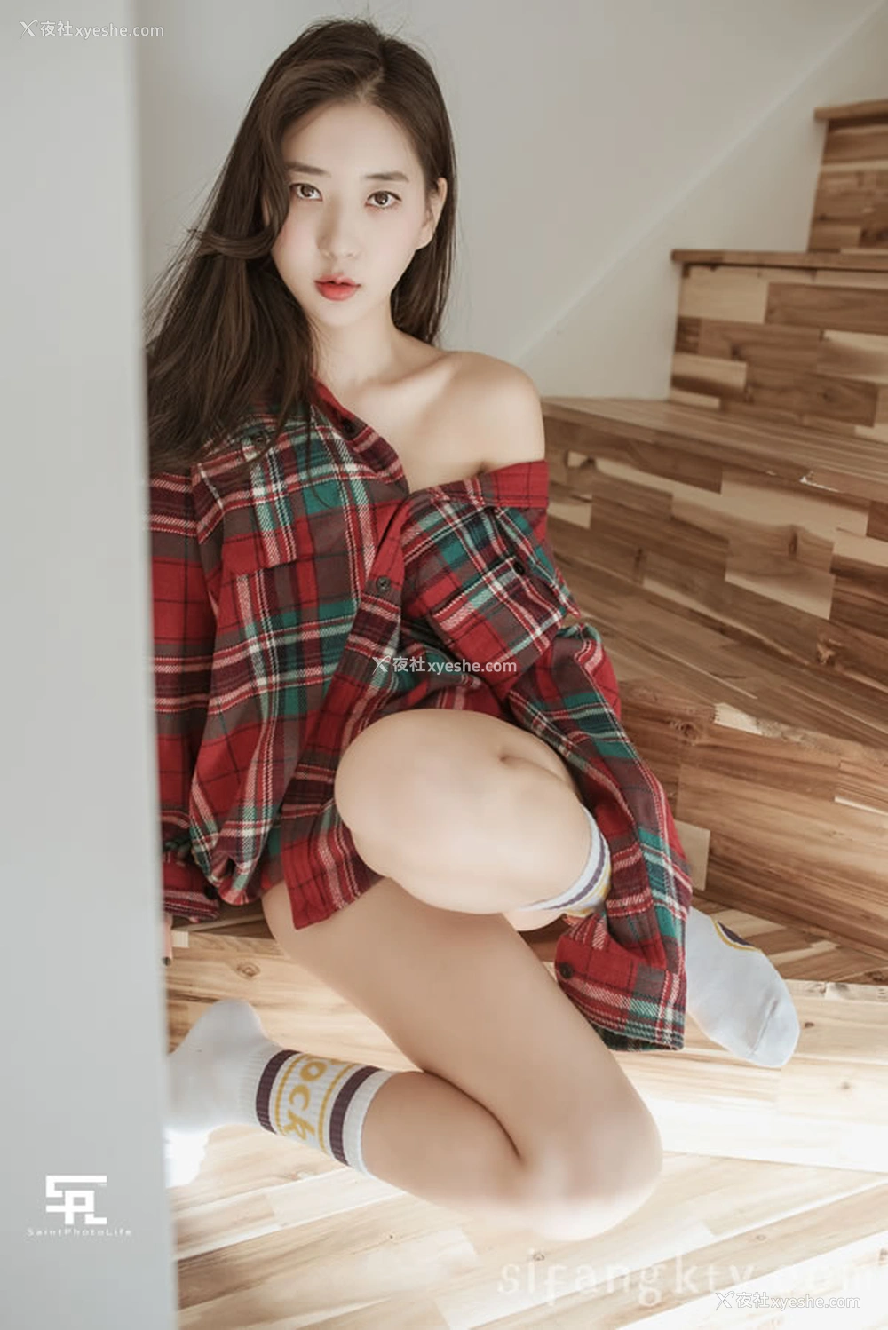 1P - 清新网红美女zenny居家私拍唯美图集