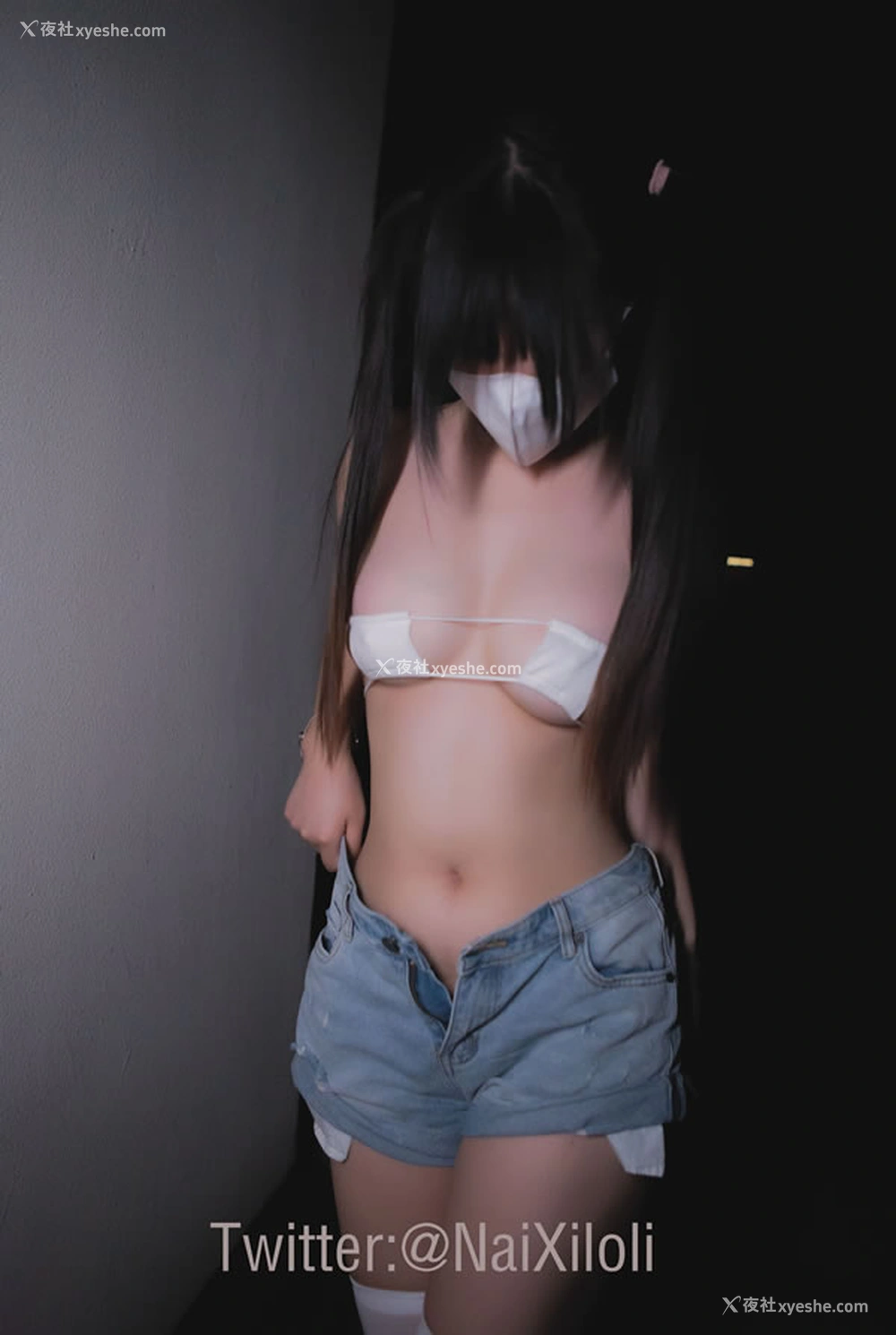 1P - 福利姬狍崽饭 – 酒红色外套深夜露出