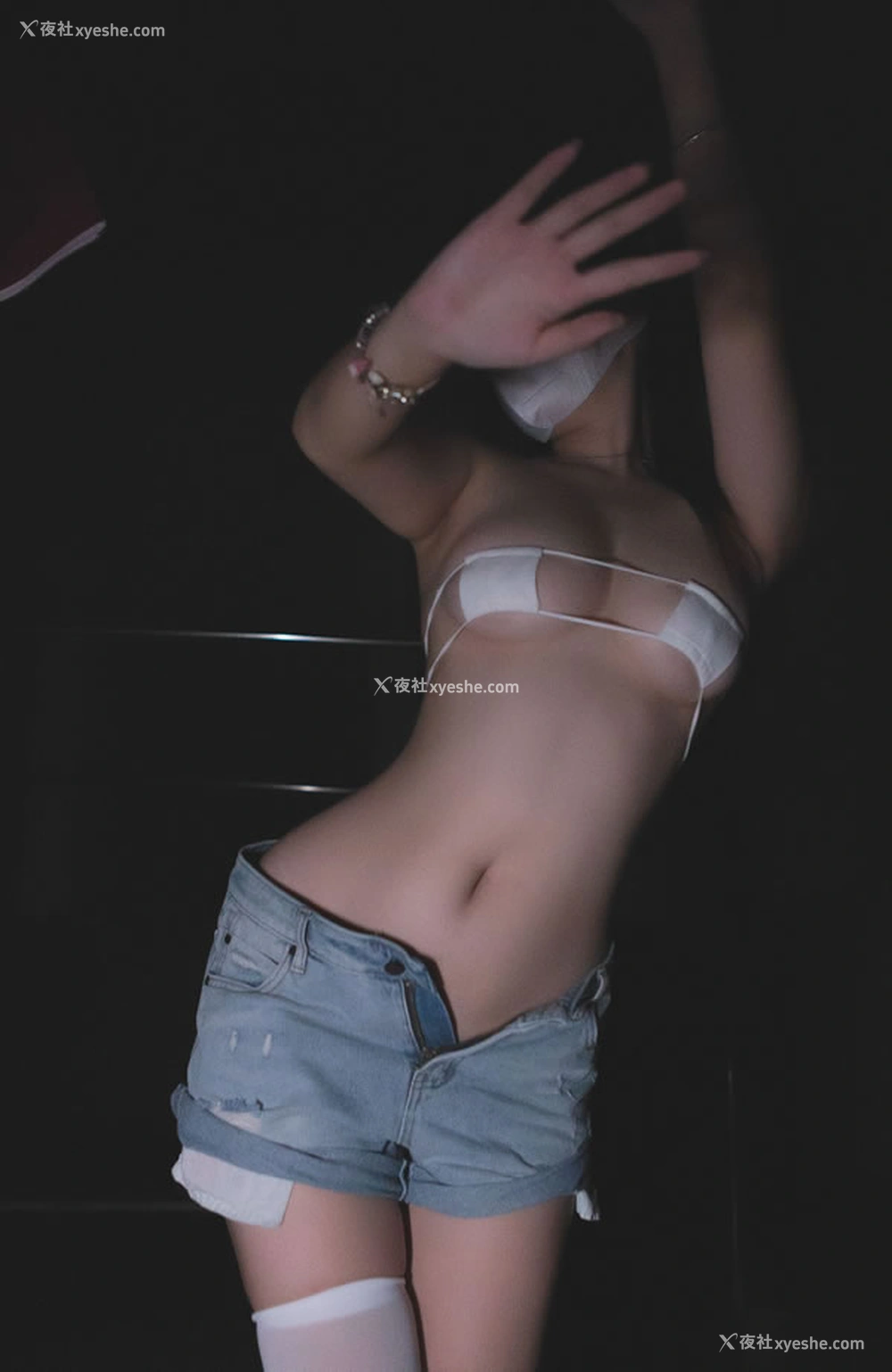 1P - 福利姬狍崽饭 – 酒红色外套深夜露出